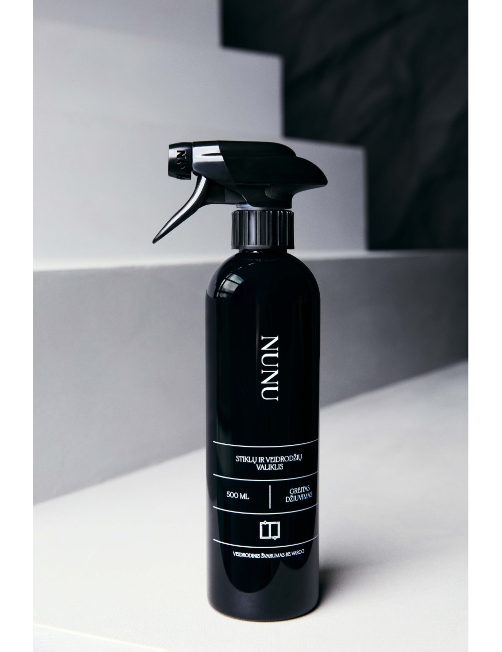 Glass and mirror cleaner